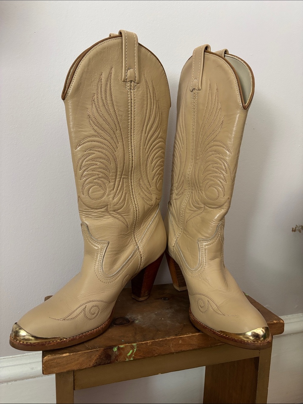 Vintage Acme Women's Beige Western Cowboy Boots 5 1/2